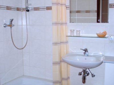 Kurzzeitwohnung 3 8 alpha_graz_Top3_Bad