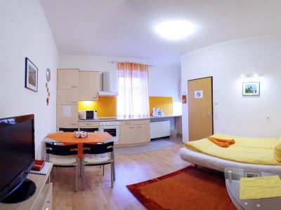 Kurzzeitwohnung 3 4 alpha_graz_Top3_Pano_Kueche2